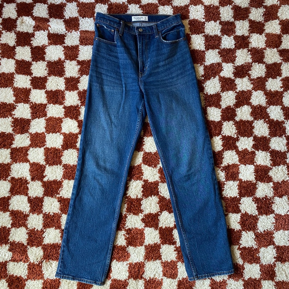 Abercrombie & Fitch Ultra High Rise 90s Straight Jean in Dark Wash | size 27